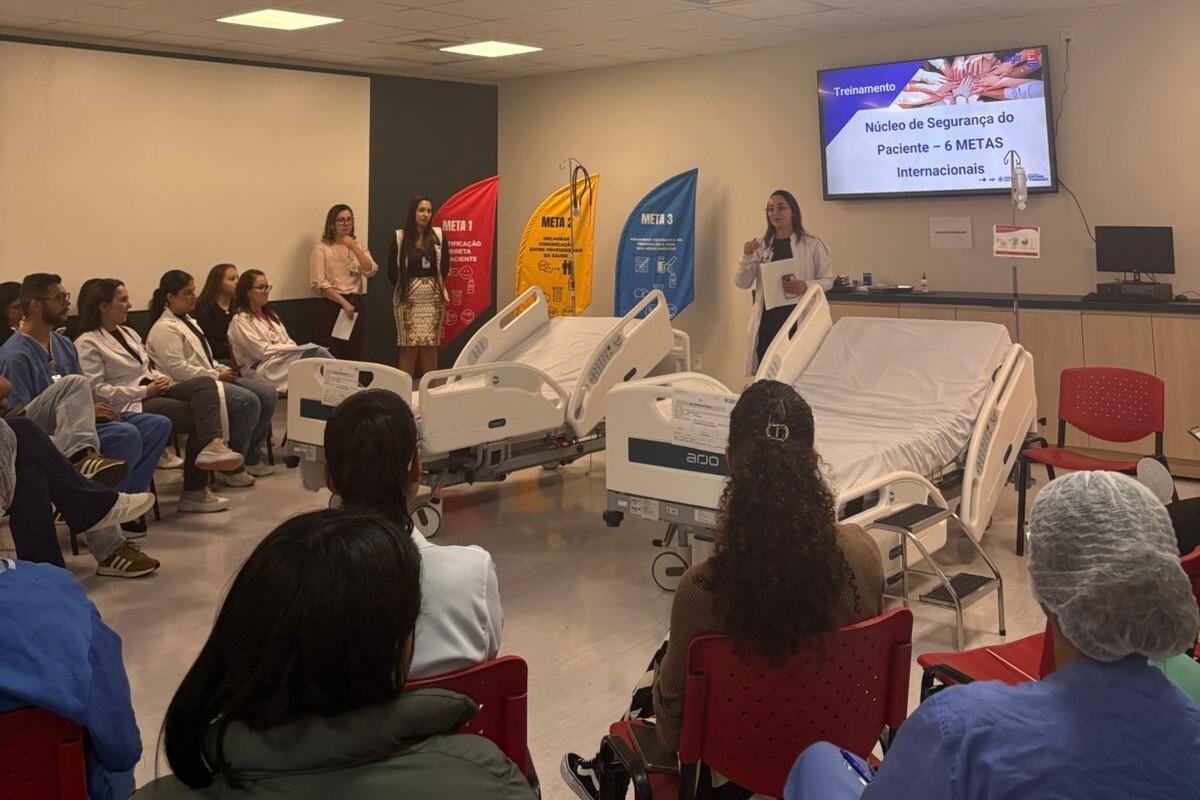 ESCOLHIDA Foto Teatro 6 Metas 06.jpeg